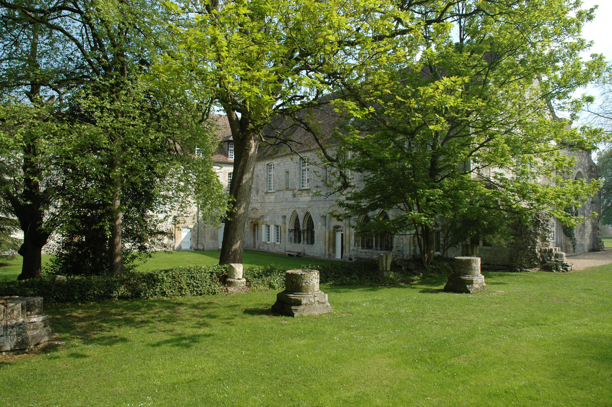 Vestiges de l'église de l'Abbaye de Bonport