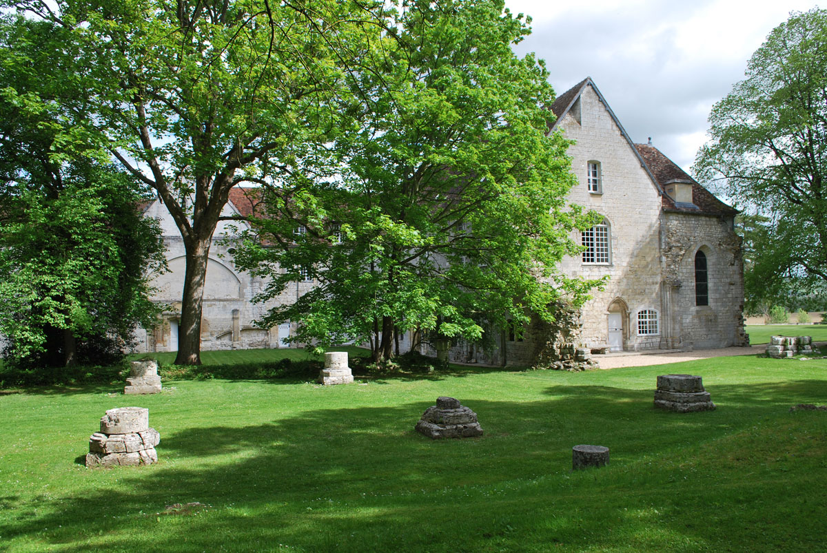 vestiges de l'abbaye de Bonport